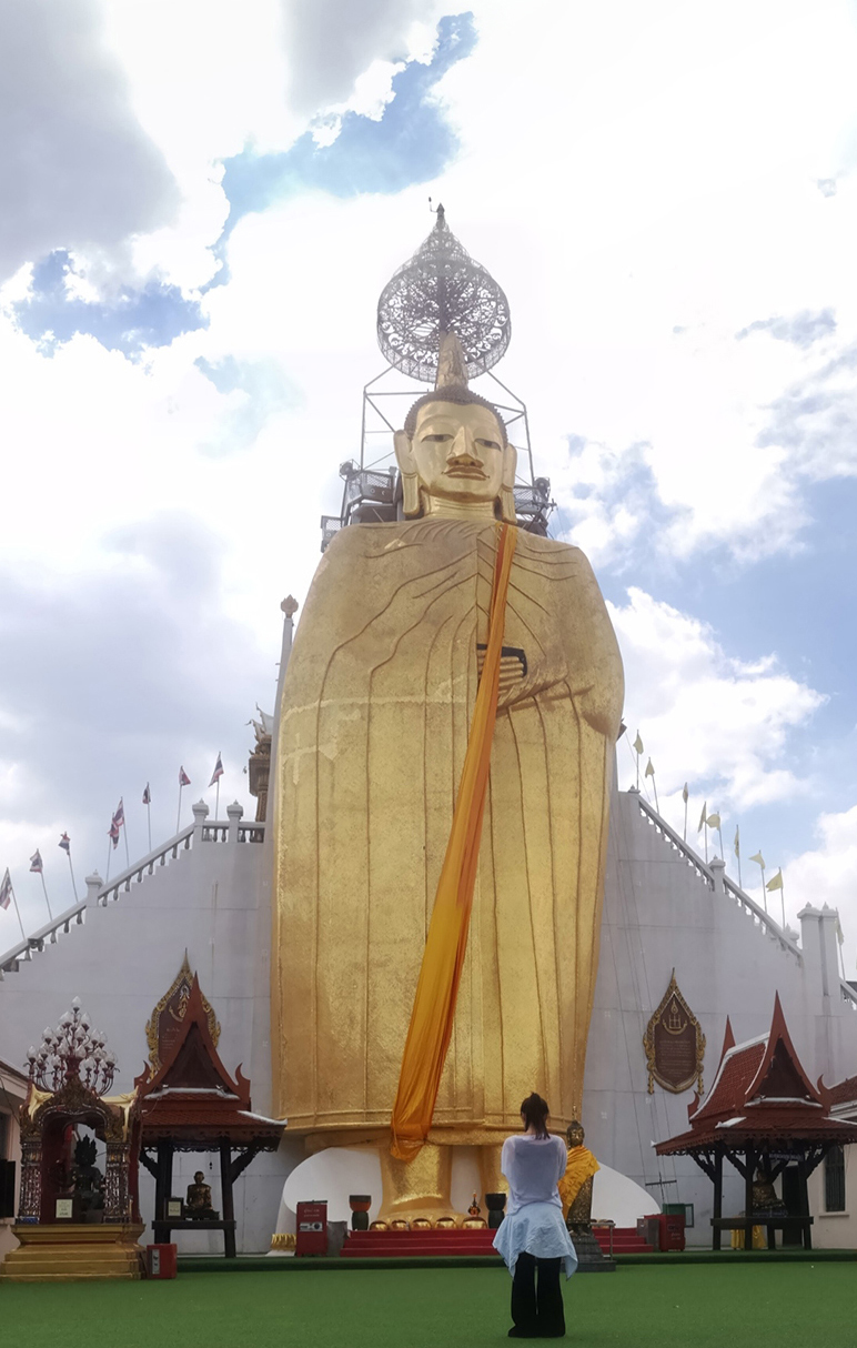Wat Intharawihan Gold Buddha