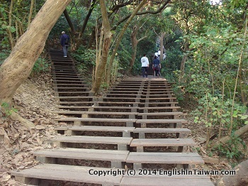 Name:  kaohsiung-monkey-mountain-temple-wood-stairs-route.jpg
Views: 1667
Size:  60.3 KB