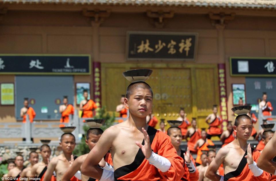 Name:  Shaolin monks train under the scorching sun with a bowl on their heads-003-yanchenwuguan-com.jpg
Views: 1351
Size:  74.0 KB