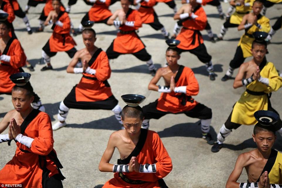 Name:  Shaolin monks train under the scorching sun with a bowl on their heads-005-yanchenwuguan-com.jpg
Views: 1665
Size:  97.3 KB